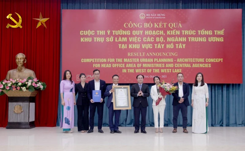 Liên danh Nikken Sekkei Ltd và Công ty Cổ phần Tư vấn đầu tư và Thiết kế Xây dựng Việt Nam (CDC) với phương án đạt giải hạng A.