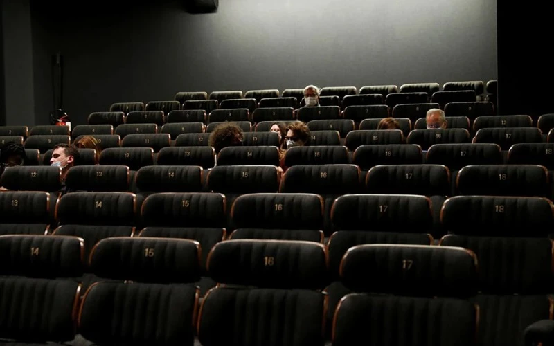 Bên trong một rạp chiếu phim tại Rome, Italia, ngày 26/4. (Ảnh: Reuters)