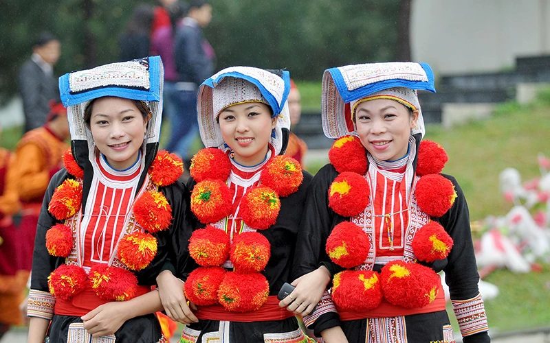 Trang phục truyền thống là một nét đẹp văn hóa được nhiều phụ nữ Dao đỏ gìn giữ. Ảnh: Đăng Khoa