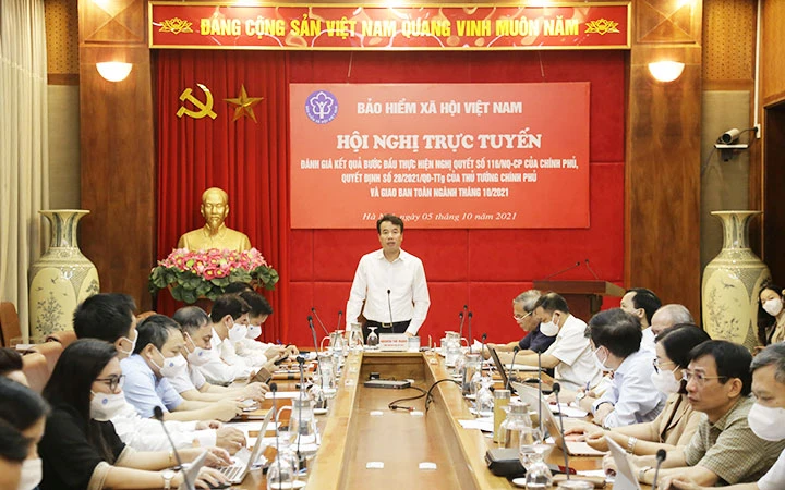 BHXH Việt Nam họp bàn các giải pháp thực hiện nhiệm vụ trong những tháng cuối năm 2021. Ảnh: PHẠM CHÍNH