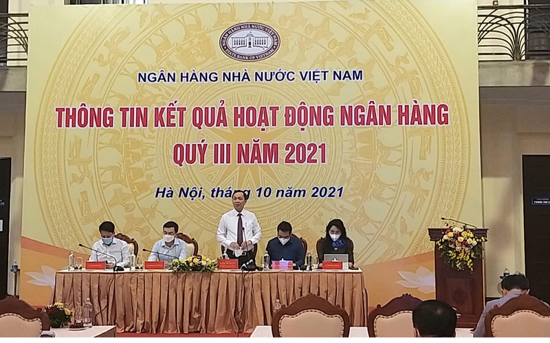 Phó Thống đốc Thường trực NHNN Đào Minh Tú phát biểu tại cuộc họp báo.