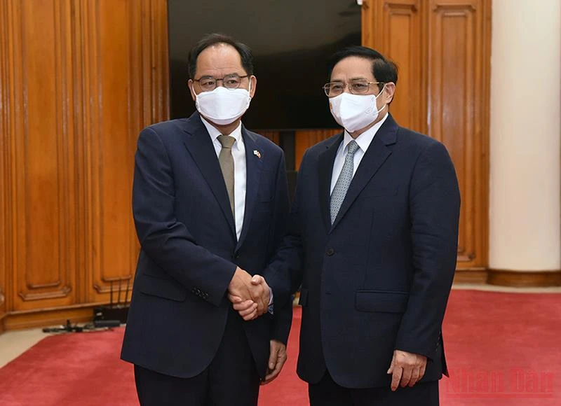 Thủ tướng Phạm Minh Chính và Đại sứ Hàn Quốc tại Việt Nam Park Noh Wan.