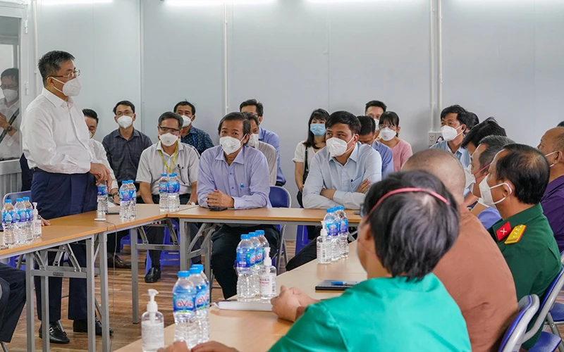 PGS, TS Nguyễn Hoàng Bắc, Giám đốc Bệnh viện Đại học Y Dược TP Hồ Chí Minh phát biểu tại lễ bàn giao trung tâm hồi sức ngày 13/10.