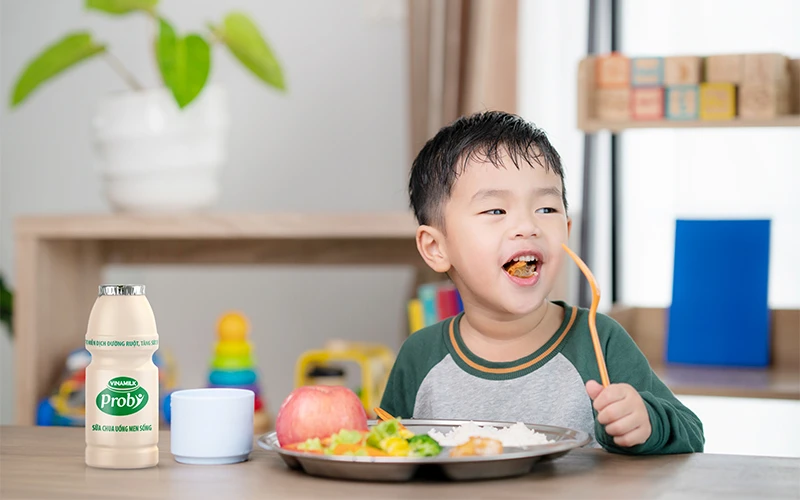 Ăn uống khoa học giúp trẻ khỏe mạnh, có sức đề kháng tốt.