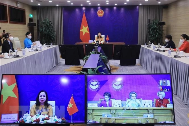 Phó Chủ tịch nước Võ Thị Ánh Xuân phát biểu tại Diễn đàn Phụ nữ Á-Âu lần thứ ba từ điểm cầu Hà Nội. (Ảnh: TTXVN)