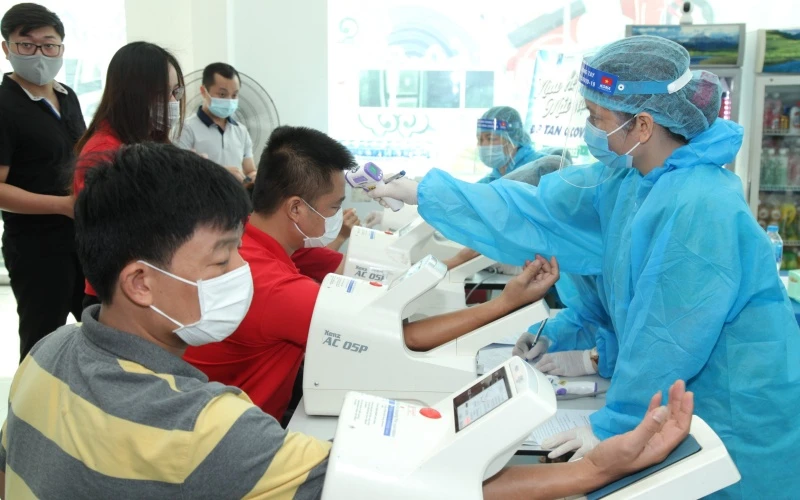 Vĩnh Phúc tổ chức tiêm vaccine tập trung cho công nhân trong các khu công nghiệp.