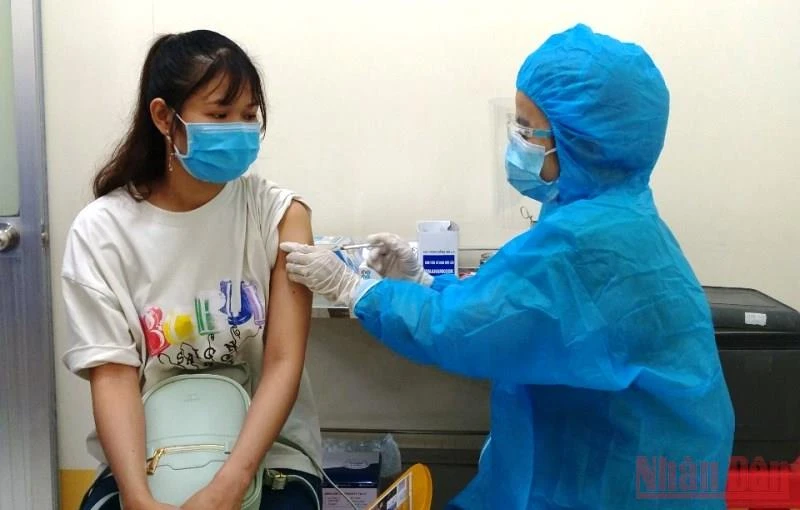 Tiêm ngừa vaccine Covid-19 cho người dân phường An Khánh, quận Ninh Kiều, TP Cần Thơ. (Ảnh: THANH TÂM)