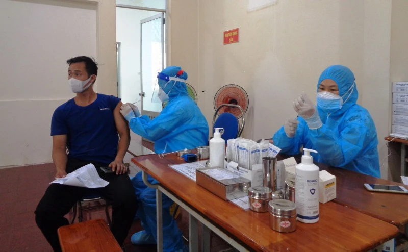 Đến nay, Khánh Hòa đã có hơn 94% số người từ 18 tuổi trở lên được tiêm vaccine phòng Covid-19.