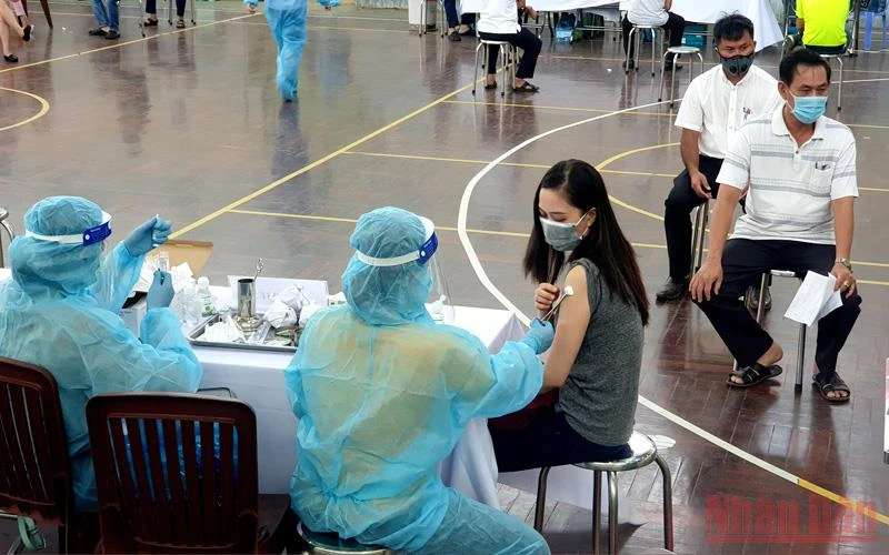 Tiêm vaccine tại Bình Thuận.