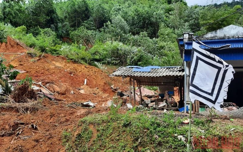 Hiện trường vụ sạt lở đất tại xóm Tát, xã Tân Minh, huyện Đà Bắc, Hòa Bình.