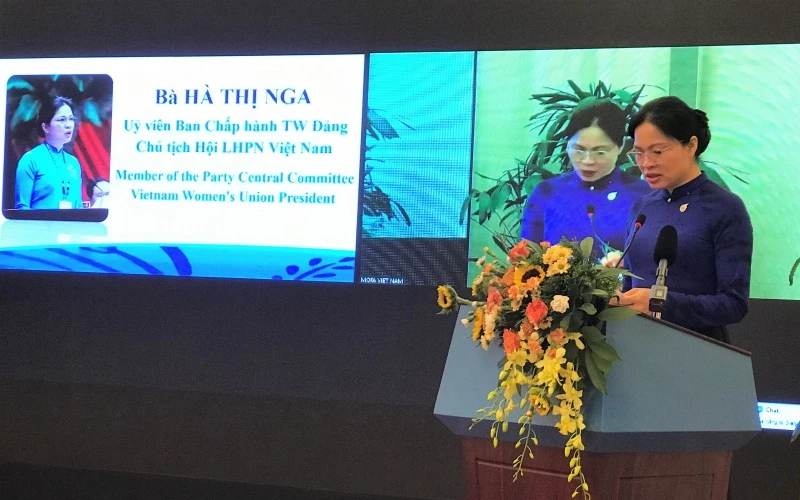 Chủ tịch Hội Liên hiệp Phụ nữ Việt Nam Hà Thị Nga phát biểu tại tọa đàm.