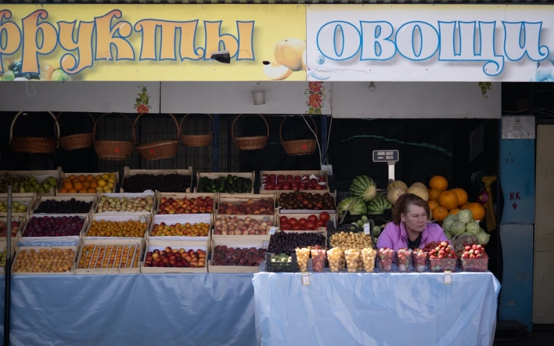 Một cửa hàng bán hoa quả tại thành phố Ufa (LB Nga)