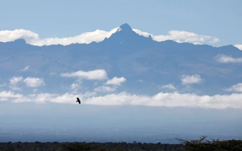Núi Kenya ở Kenya là 1 trong 3 cánh đồng băng nhiệt đới ở châu Phi được WMO dự báo sẽ bị "xóa sổ" vào giữa thế kỷ này do tác động của biến đổi khí hậu. (Ảnh: Reuters)