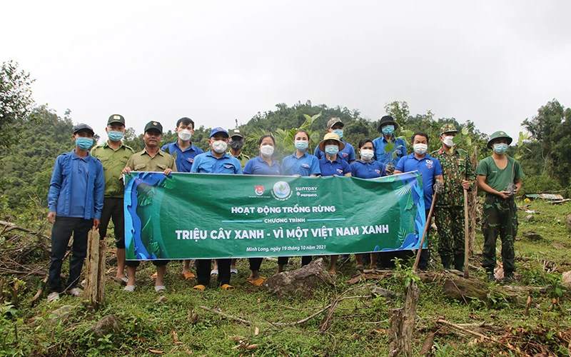 Tuổi trẻ Quảng Ngãi hưởng ứng Chương trình Triệu cây xanh - Vì một Việt Nam xanh.