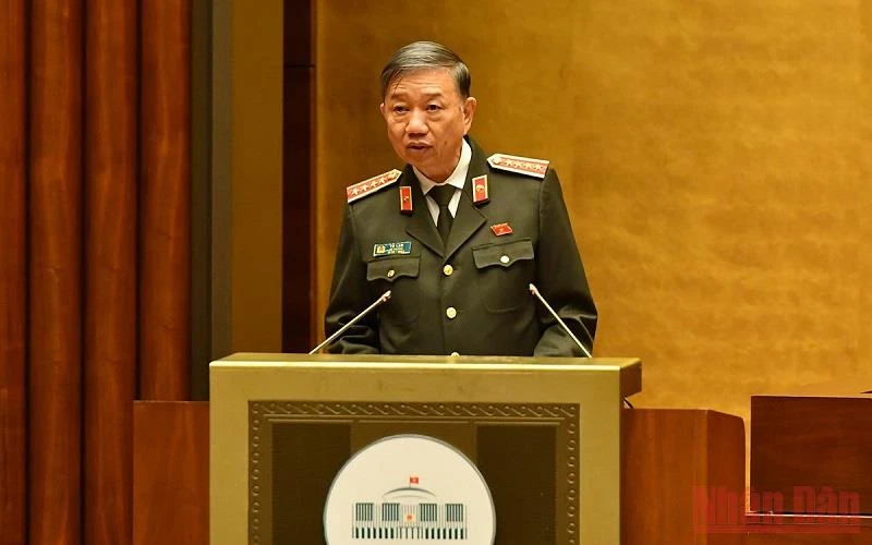 Bộ trưởng Công an Tô Lâm trình bày Tờ trình về dự án Luật Cảnh sát cơ động.