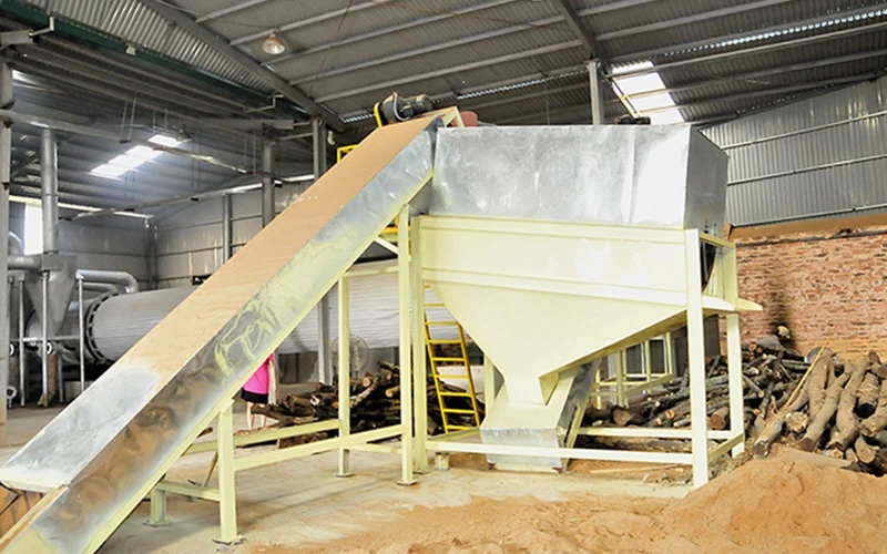 Sản xuất viên nén gỗ tại Công ty Xuất nhập khẩu và Thương mại Gia Vũ (Ninh Bình).
