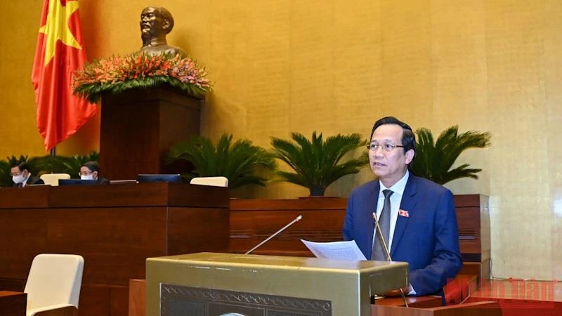 Bộ trưởng Lao động, Thương binh và Xã hội Đào Ngọc Dung trình bày Báo cáo chính sách, chế độ BHXH, quản lý và sử dụng Quỹ BHXH năm 2020.