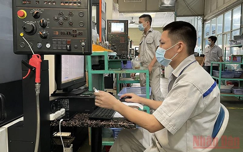 Công ty TNHH Cơ Điện Samwa Tek (phường Linh Đông, TP Thủ Đức, TP Hồ Chí Minh) duy trì sản xuất liên tục trong các đợt giãn cách vừa qua.