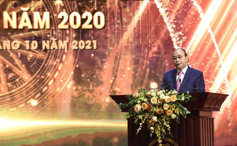 Chủ tịch nước Nguyễn Xuân Phúc phát biểu khai mạc Lễ trao giải. (Ảnh: HẢI NGUYÊN)