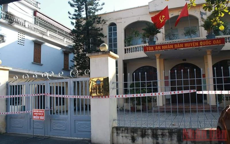 Trụ sở Tòa án nhân dân huyện Quốc Oai đang bị tạm thời phong tỏa.