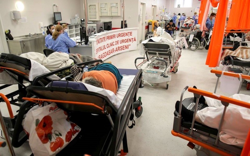 Phòng chăm sóc đặc biệt (ICU) của Bệnh viện Bagdasar-Arseni chật kín bệnh nhân, Bucharest, Romania, ngày 19/10/2021. (Ảnh: Inquam/Reuters)