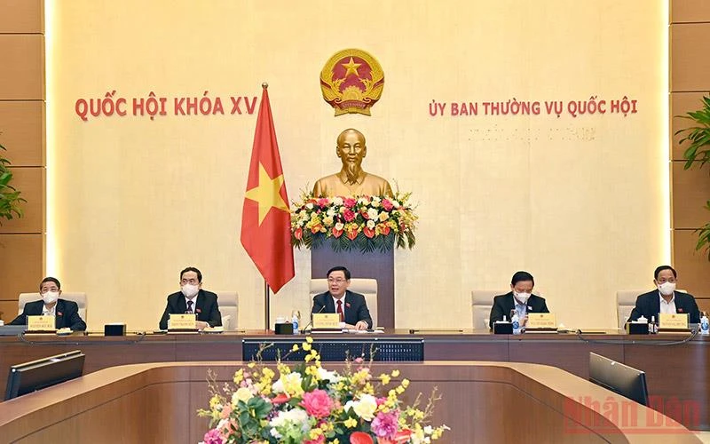 Chủ tịch Quốc hội Vương Đình Huệ cùng các Phó Chủ tịch Quốc hội dự phiên họp. (Ảnh: DUY LINH)