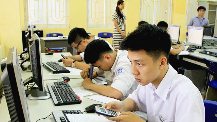 Thí sinh tham dự kỳ thi đánh giá năng lực của Đại học Quốc gia Hà Nội. Ảnh: HẢI ANH