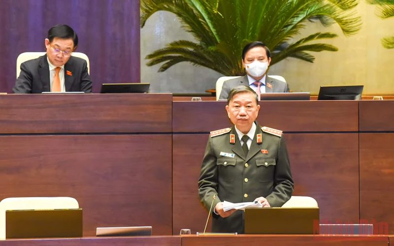 Bộ trưởng Công an Tô Lâm giải trình, làm rõ một số ý kiến của đại biểu Quốc hội về dự thảo Luật Cảnh sát cơ động. (Ảnh: LINH NGUYÊN)
