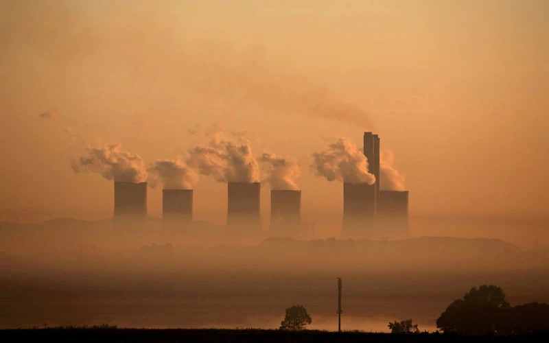 Một nhà máy điện than ở Nam Phi. (Ảnh Reuters)