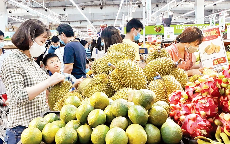 Nông sản của các tỉnh, thành phố được bày bán tại nhiều siêu thị, cửa hàng thực phẩm trên địa bàn Hà Nội.
