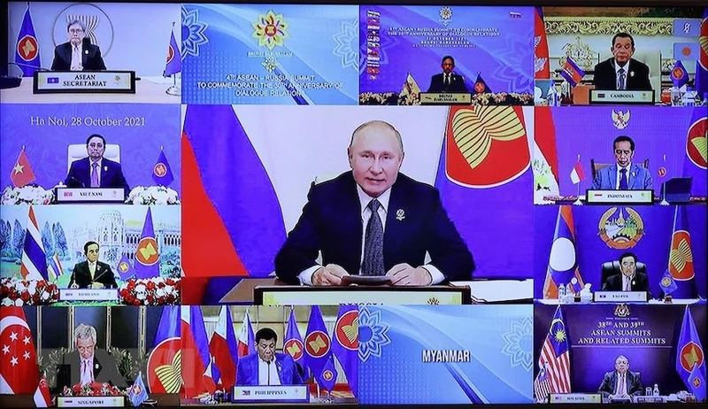 Lãnh đạo các nước ASEAN và Nga tham dự hội nghị theo hình thức trực tuyến. (Ảnh: TTXVN)