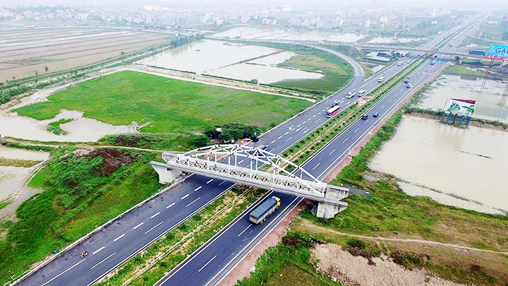 Cao tốc Hà Nội - Bắc Giang tạo kết nối, phát triển kinh tế vùng. Ảnh: DUY LINH