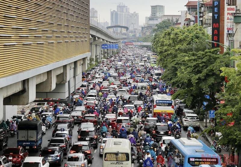 Cảnh ùn tắc giao thông tại Hà Nội.