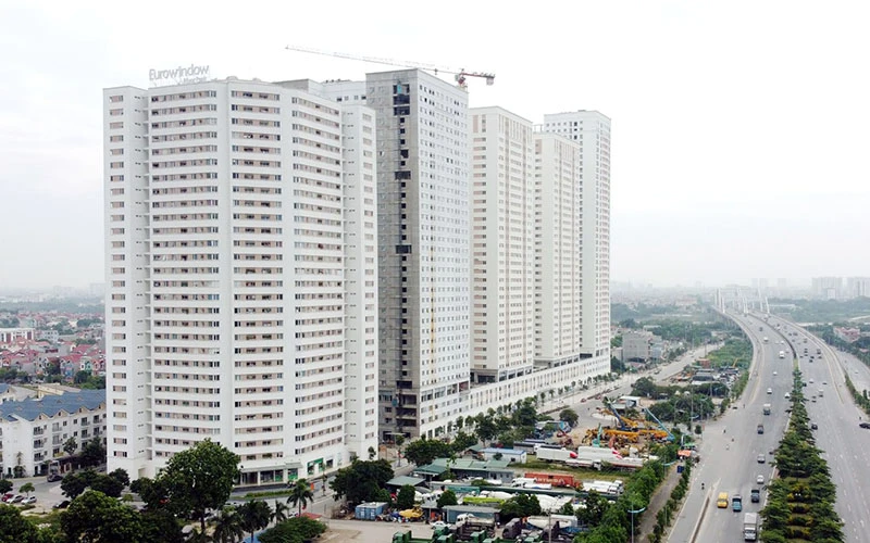 Những tòa chung cư mới đã giúp vùng ven đô Đông Hội mang dáng dấp một đô thị hiện đại.