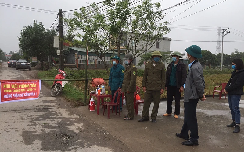 Phong tỏa thôn Trà Lý, xã Đông Quý (Tiền Hải, Thái Bình), nơi trong đêm 30/10 phát hiện ca dương tính với SASR-CoV-2.
