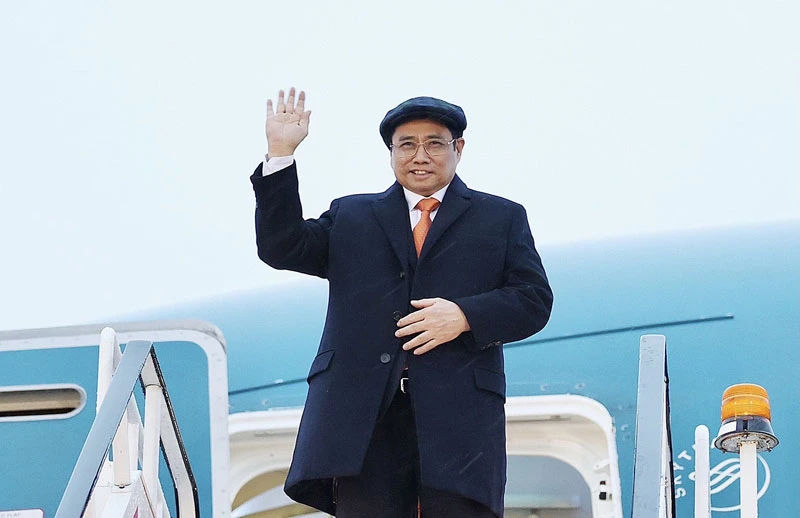 Thủ tướng Phạm Minh Chính bắt đầu chuyến tham dự Hội nghị COP26. (Ảnh: DƯƠNG GIANG)