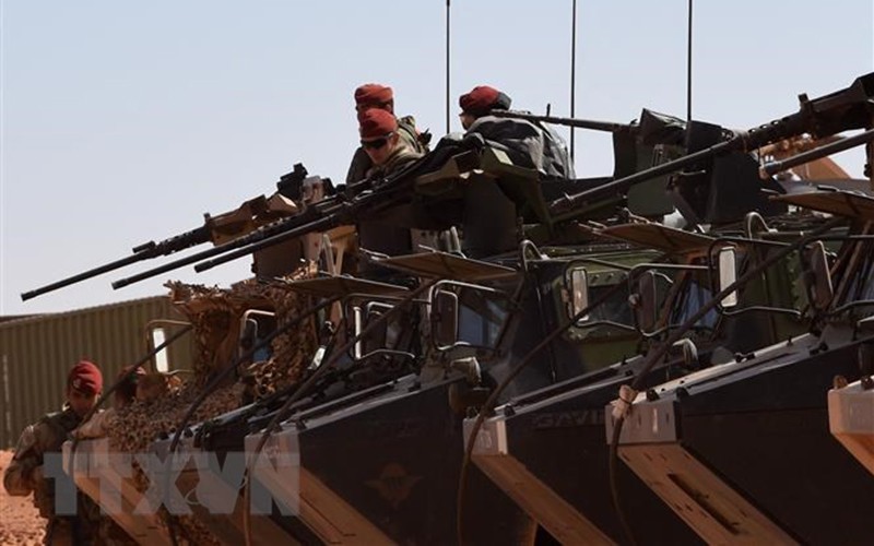 Binh sĩ Pháp tham gia chiến dịch truy quét phiến quân ở Madama, khu vực giáp giới với Libya. (Ảnh: AFP/TTXVN)