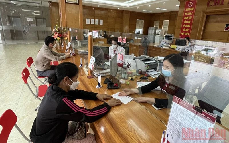 Nhờ tuân thủ nghiêm ngặt các biện pháp phòng dịch, hoạt động tại 2 Ngân hàng Nông nghiệp và Phát triển Nông thôn Việt Nam ở Hà Tĩnh vẫn được duy trì liên tục.