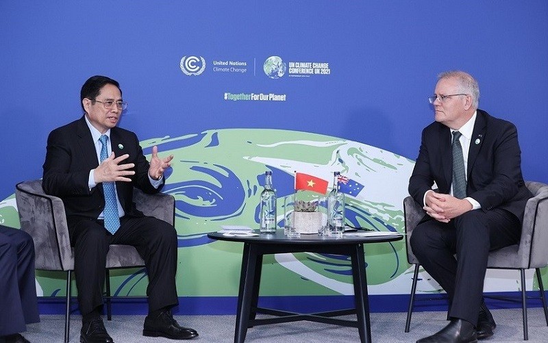 Thủ tướng Phạm Minh Chính gặp Thủ tướng Australia Scott Morrison bên lề Hội nghị COP26. (Ảnh: TTXVN)