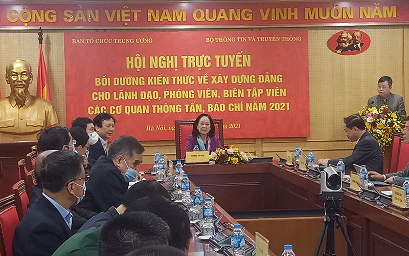 Đồng chí Trương Thị Mai, Ủy viên Bộ Chính trị, Bí thư Trung ương Đảng, Trưởng Ban Tổ chức Trung ương dự và phát biểu tại hội nghị.