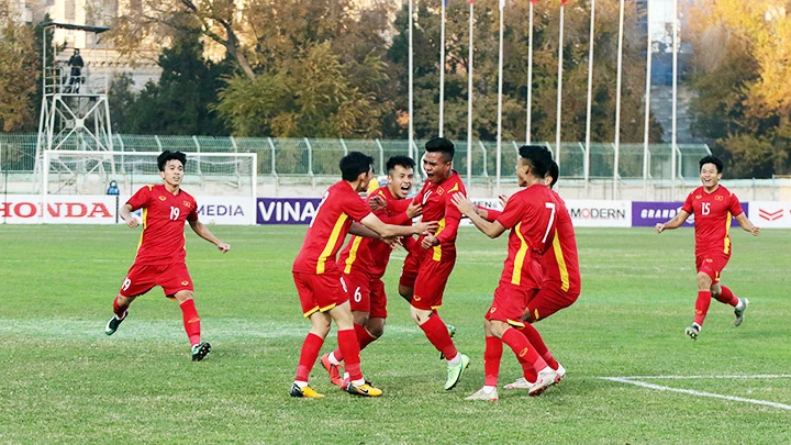 Niềm vui chiến thắng của các cầu thủ U23 Việt Nam trước U23 Myanmar. Ảnh: VFF
