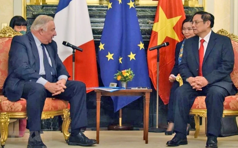 Thủ tướng Chính phủ Phạm Minh Chính và Chủ tịch Thượng viện Pháp Gerard Larcher tại buổi hội kiến. (Ảnh: TTXVN)
