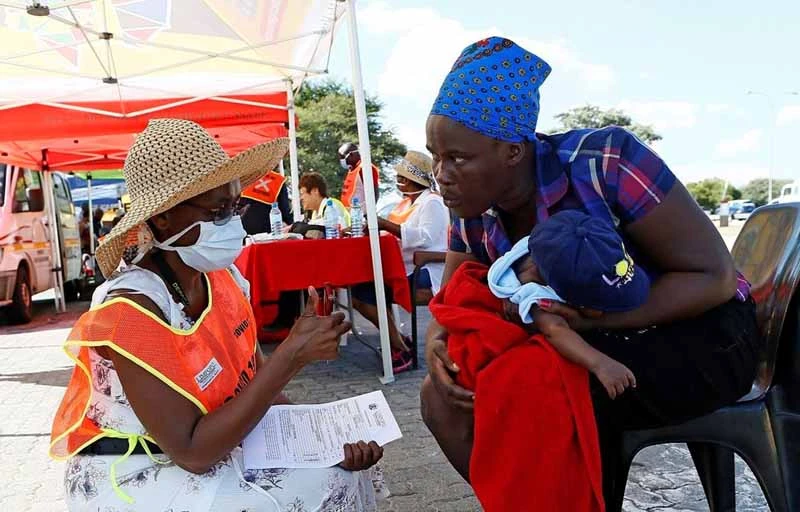 Một trạm khai báo y tế nhằm ngăn chặn dịch bệnh COVID-19 tại Hammanskraal, Nam Phi. (Ảnh: AFP/TTXVN)
