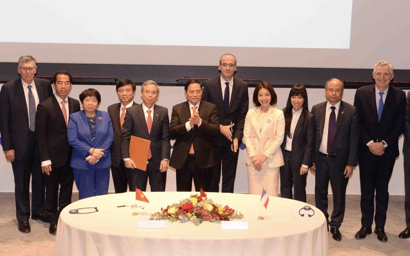 Lễ ký kết biên bản ghi nhớ hợp tác giữa Tổng công ty dược Việt Nam và Sanofi giai đoạn 2021 - 2023.