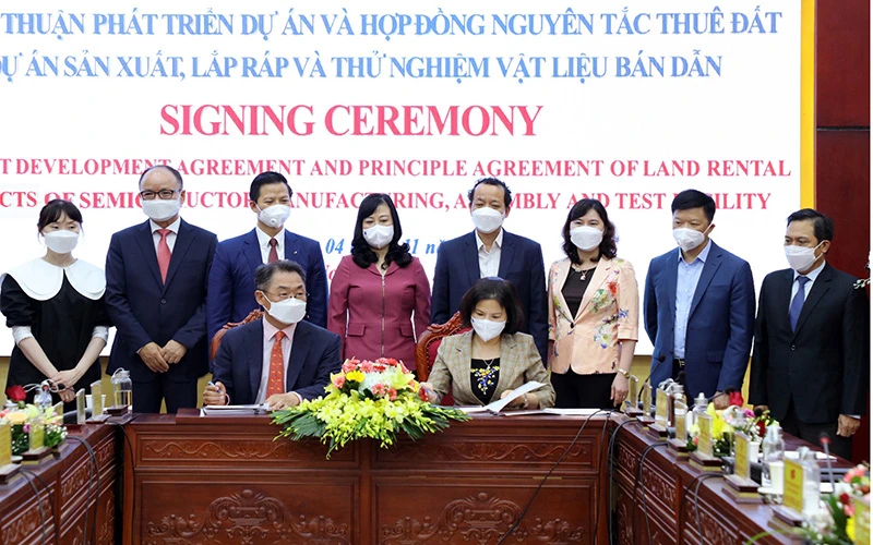 Lễ ký kết thỏa thuận phát triển dự án nhà máy sản xuất, lắp ráp và thử nghiệm vật liệu bán dẫn tại Khu công nghiệp Yên Phong II-C.