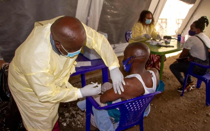Tiêm vaccine ngừa Covid-19 tại Cộng hòa Dân chủ Congo. (Ảnh: Xinhua)