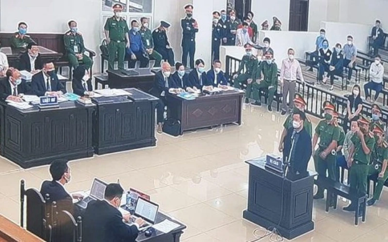 Phiên tòa xét xử vụ án Phan Văn Anh Vũ đưa hối lộ Nguyễn Duy Linh.