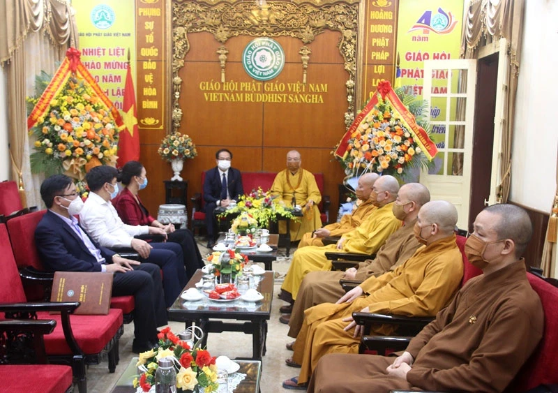 Thứ trưởng Nội vụ Vũ Chiến Thắng cùng đoàn đại biểu đến thăm và chúc mừng Trung ương Giáo hội Phật giáo Việt Nam. (Ảnh: ANH VŨ)