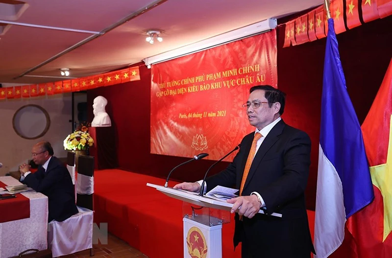 Thủ tướng Phạm Minh Chính phát biểu tại cuộc gặp các kiều bào. (Ảnh: Dương Giang/TTXVN)