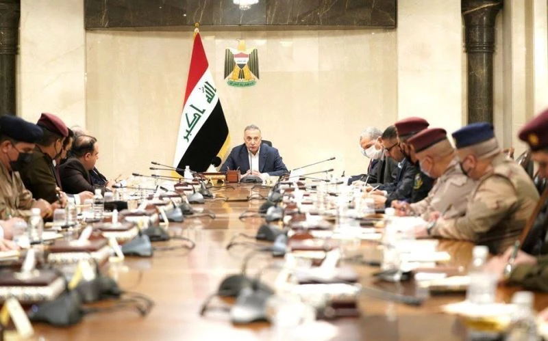 Thủ tướng Mustafa Al-Kadhimi triệu tập cuộc họp với các quan chức an ninh Iraq sau vụ tấn công bằng vật thể bay không người lái vào tư dinh thủ tướng ở Baghdad, Iraq, ngày 7/11/2021. (Ảnh: Văn phòng Thủ tướng Iraq/Reuters)